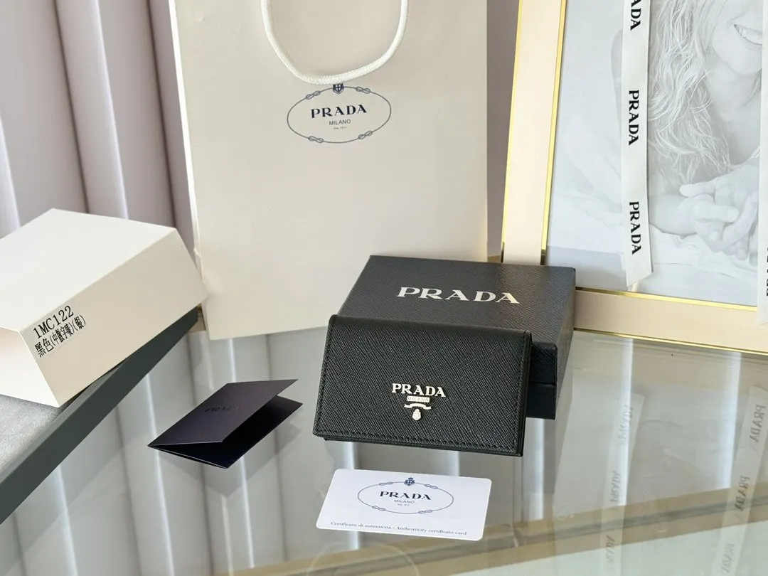 PRADA Saffiano十字纹牛皮 錢包 实用卡夹款