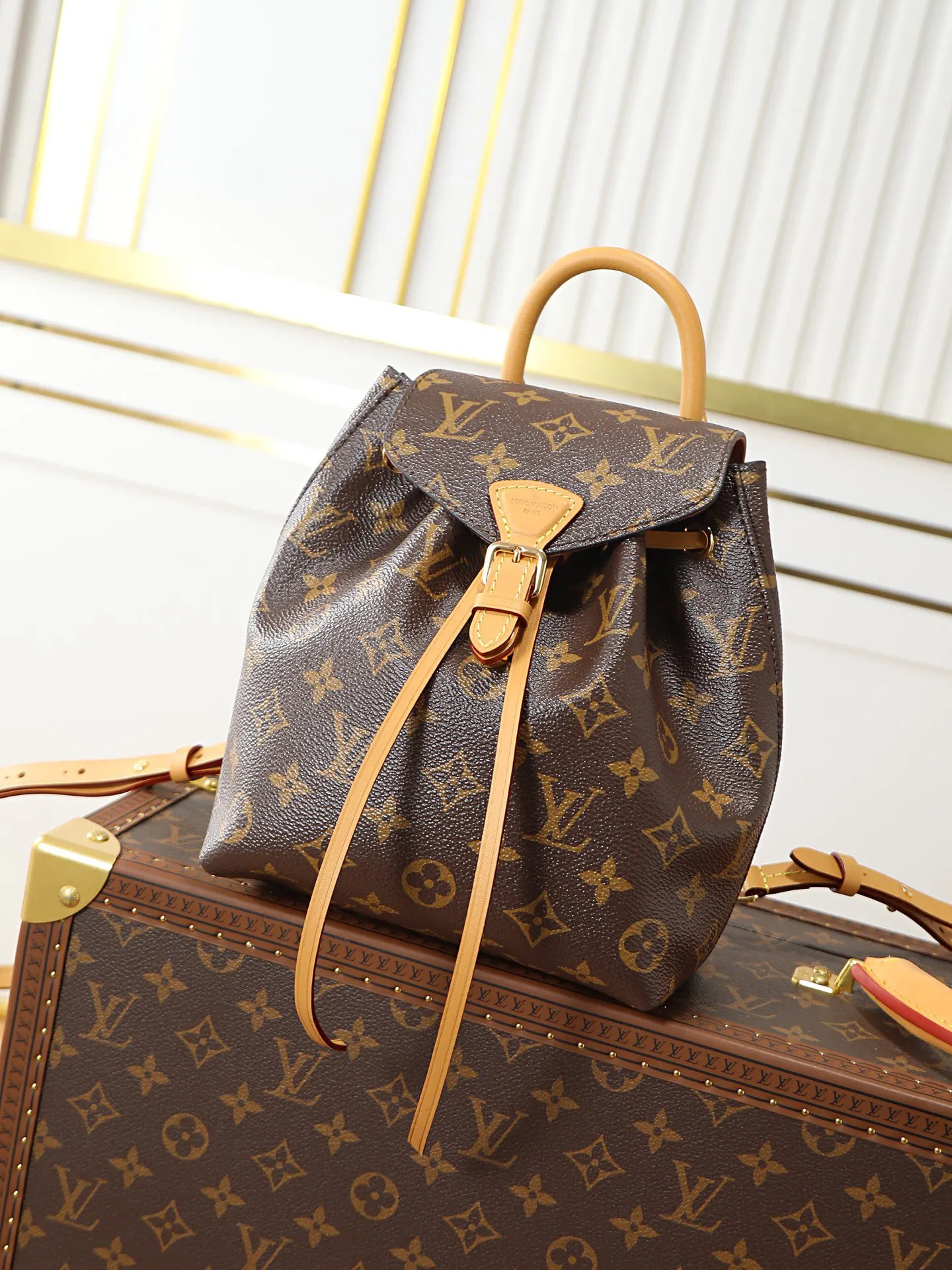 LV 老花 小牛皮 半钢五金 MONTSOUR 雙肩包 实用雙肩款