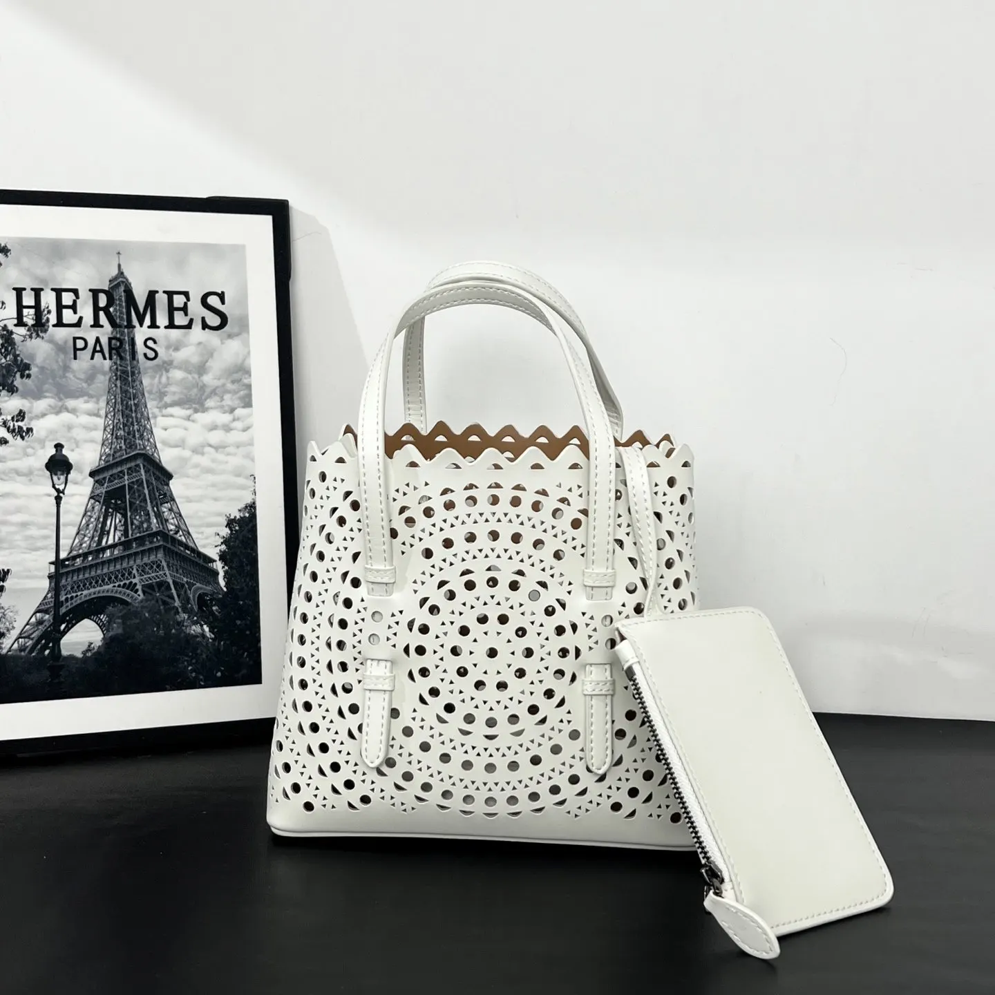 白色 牛皮 ALAÏA 中号 白色 ALAIA tote 托特包 大容量托特款