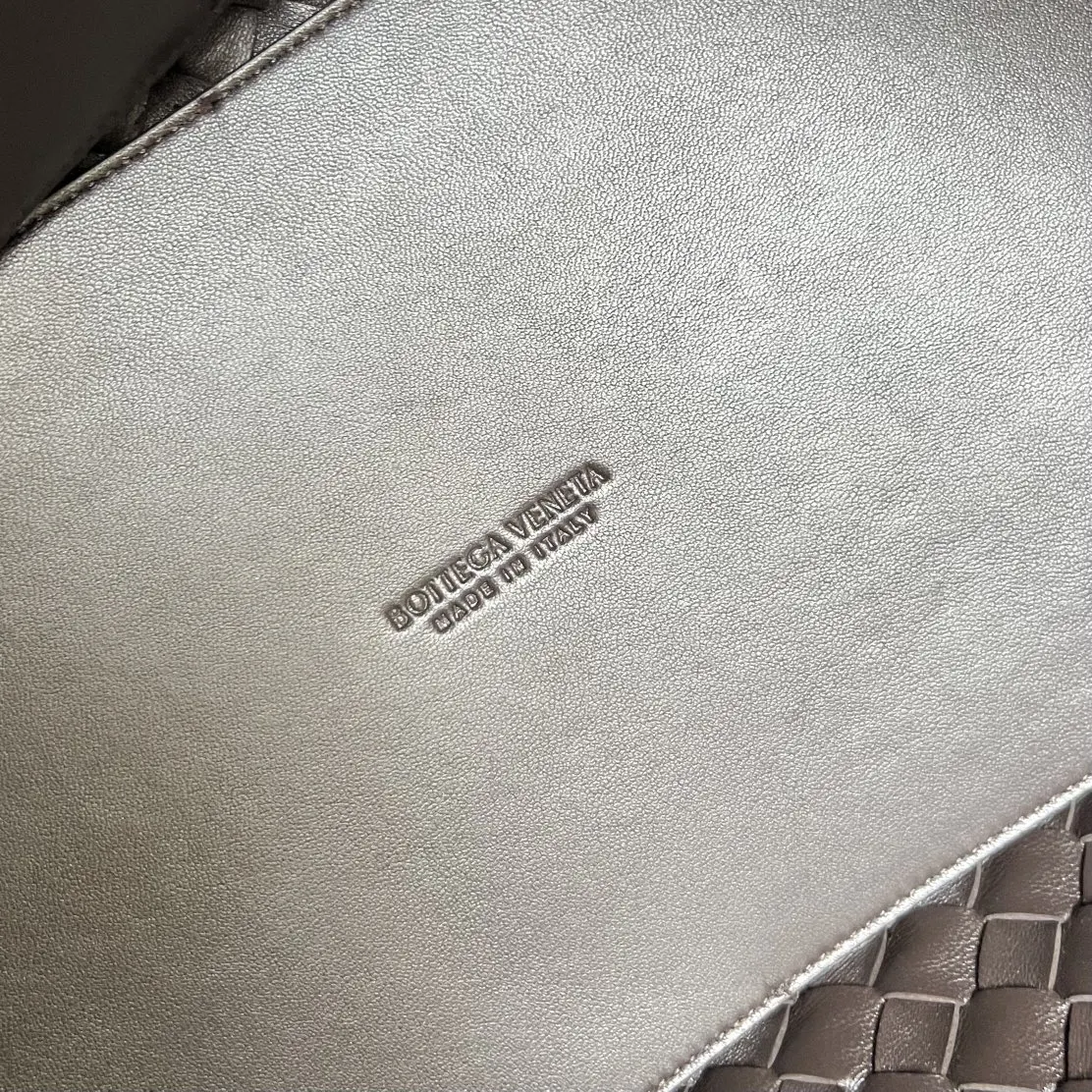 Bottega Veneta 金色 羊皮 斜挎包 轻便斜挎款