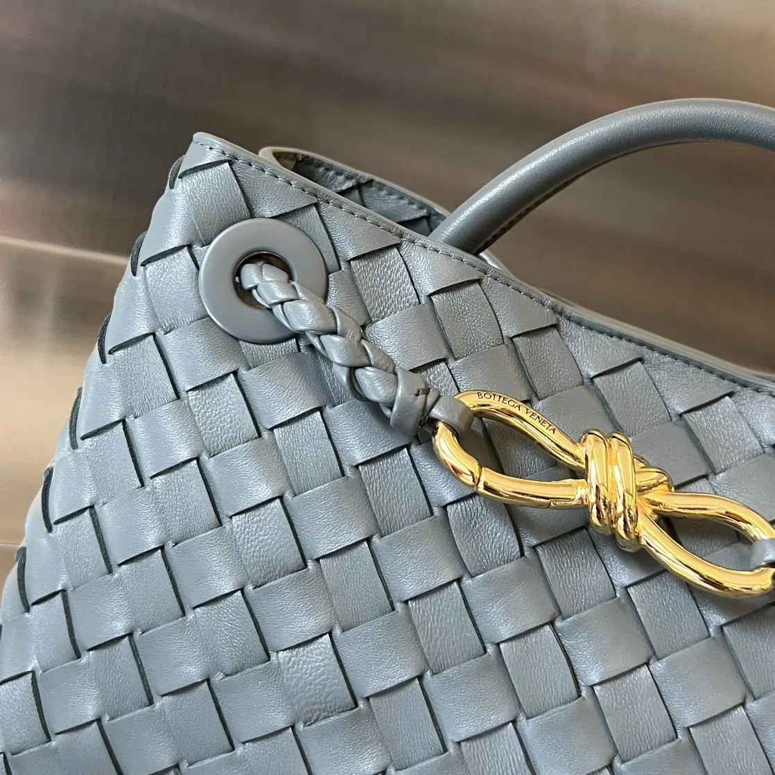 Bottega Veneta 金色 羊皮 斜挎包 轻便斜挎款