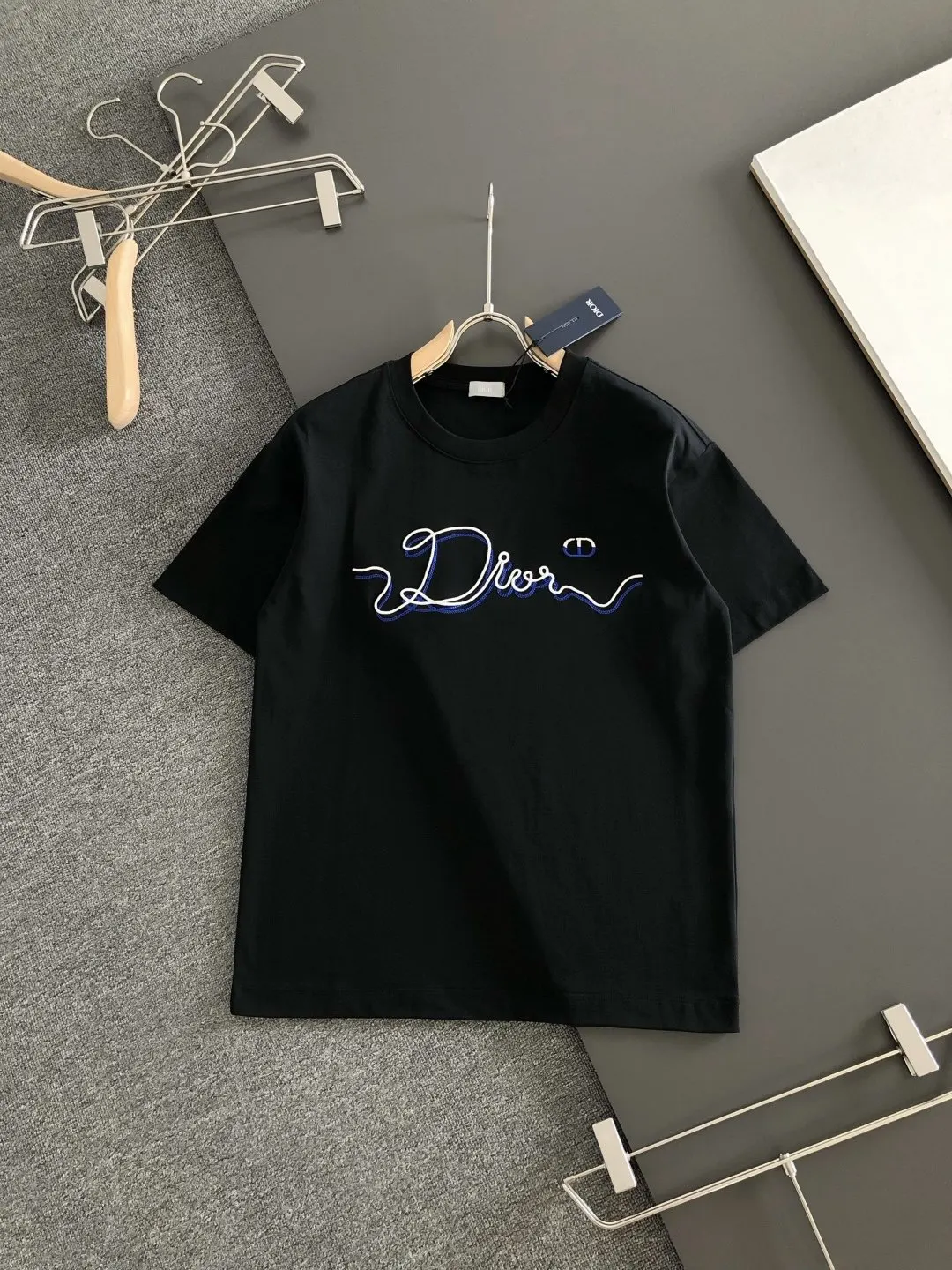 Dior 短袖T恤 精緻穿搭款
