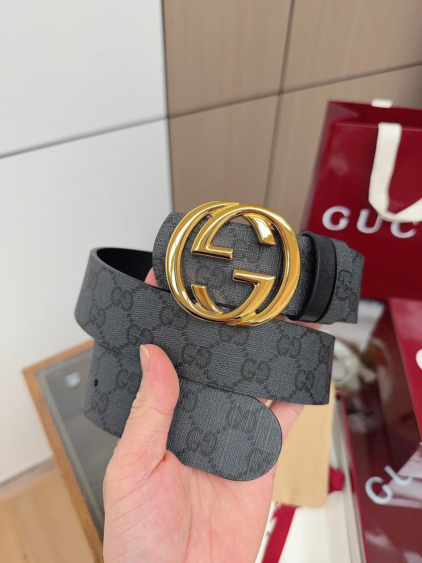 Gucci double G buckle cowhide belt