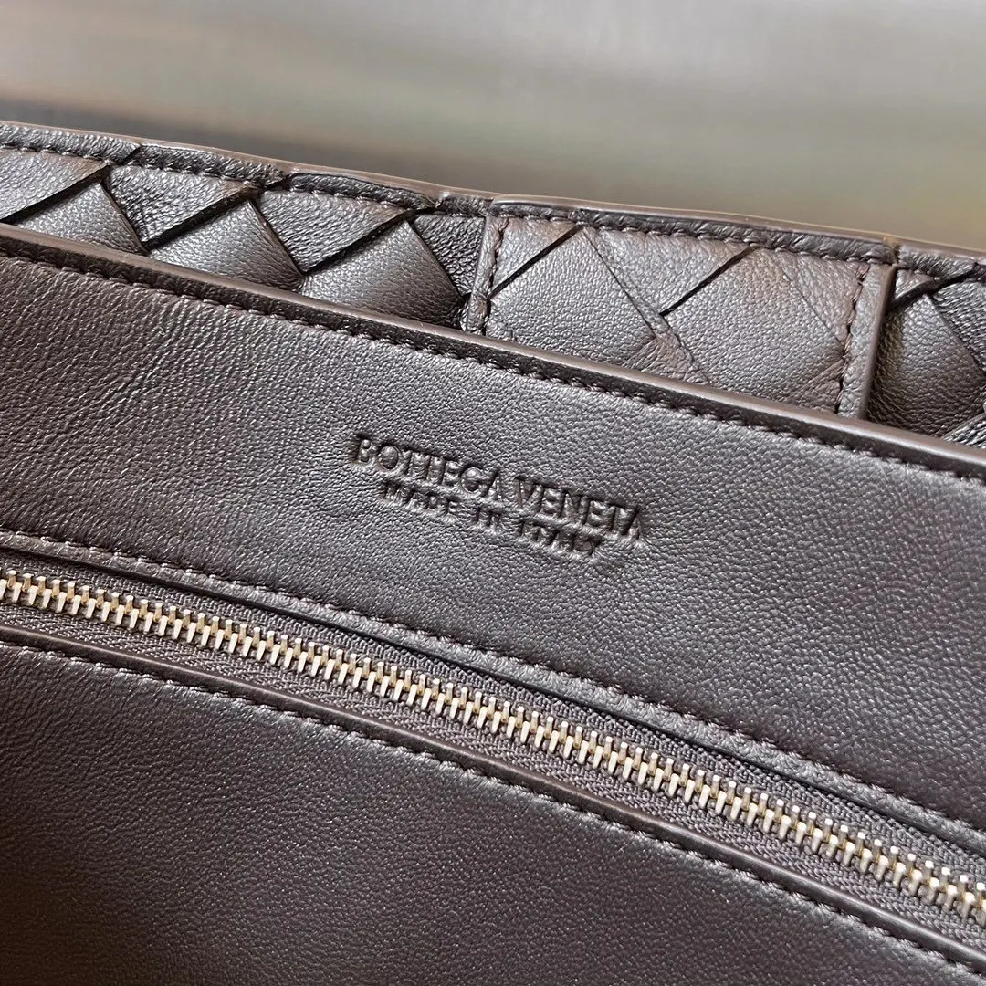 Bottega Veneta 金色 羊皮 斜挎包 轻便斜挎款