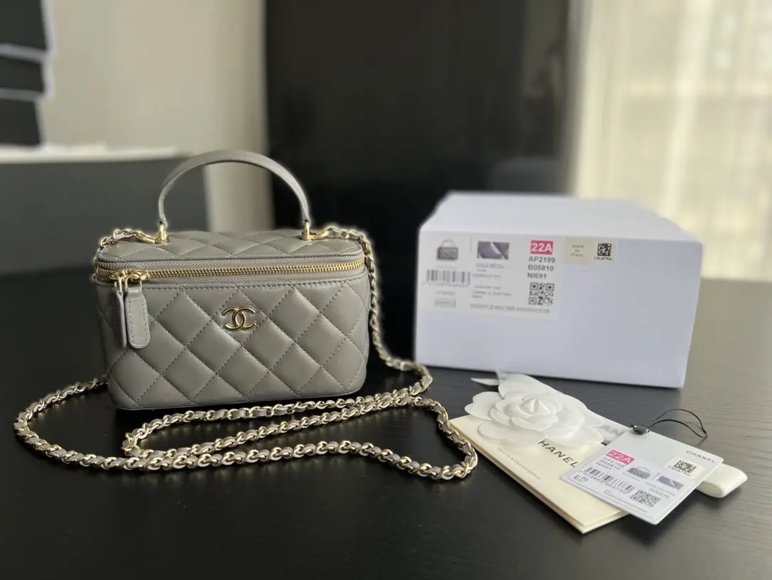 CHANEL 22 Bag 米色羊皮鏈條包 金扣款
