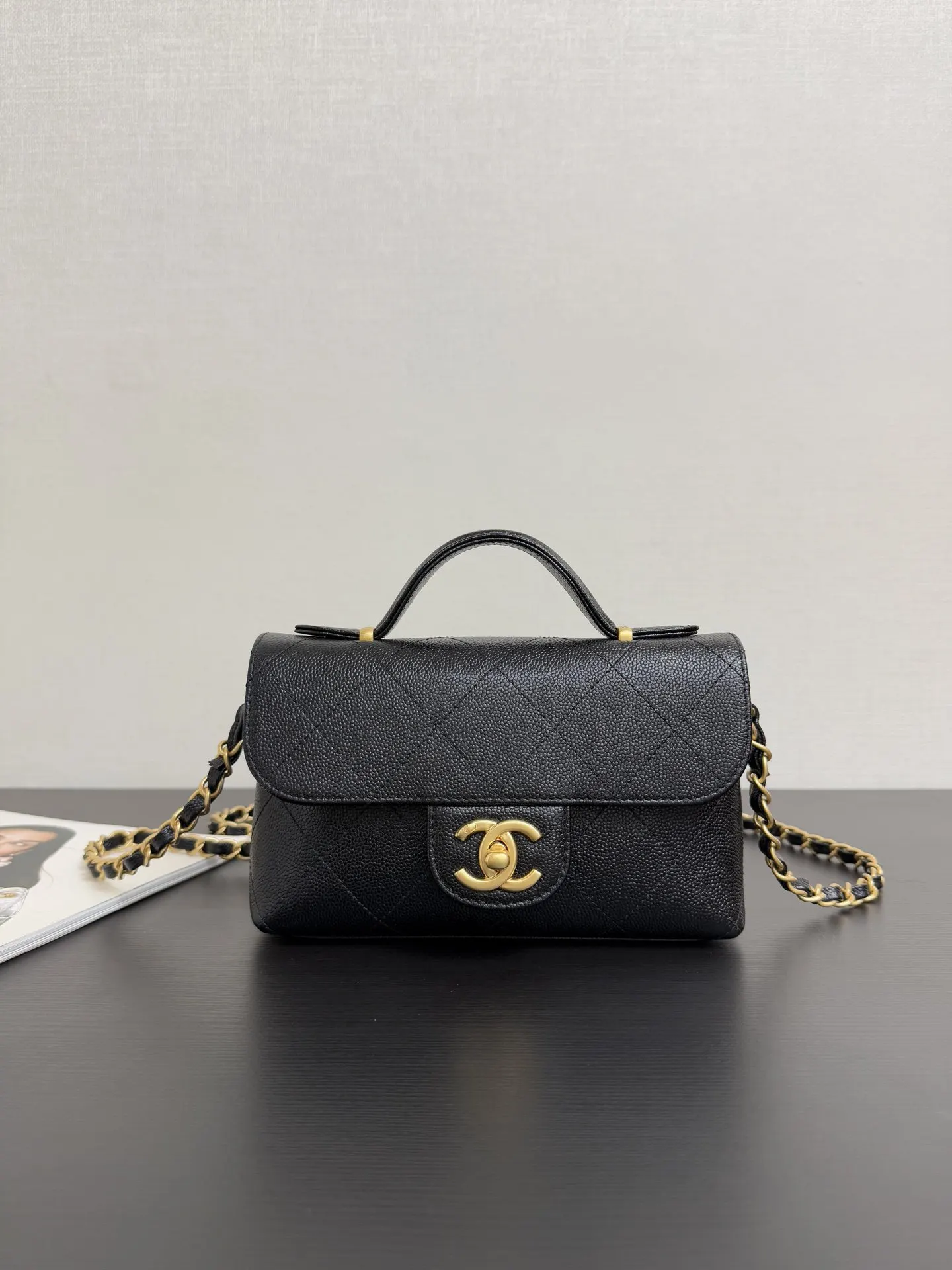 CHANEL 黑色牛皮手提鏈條包 通勤款