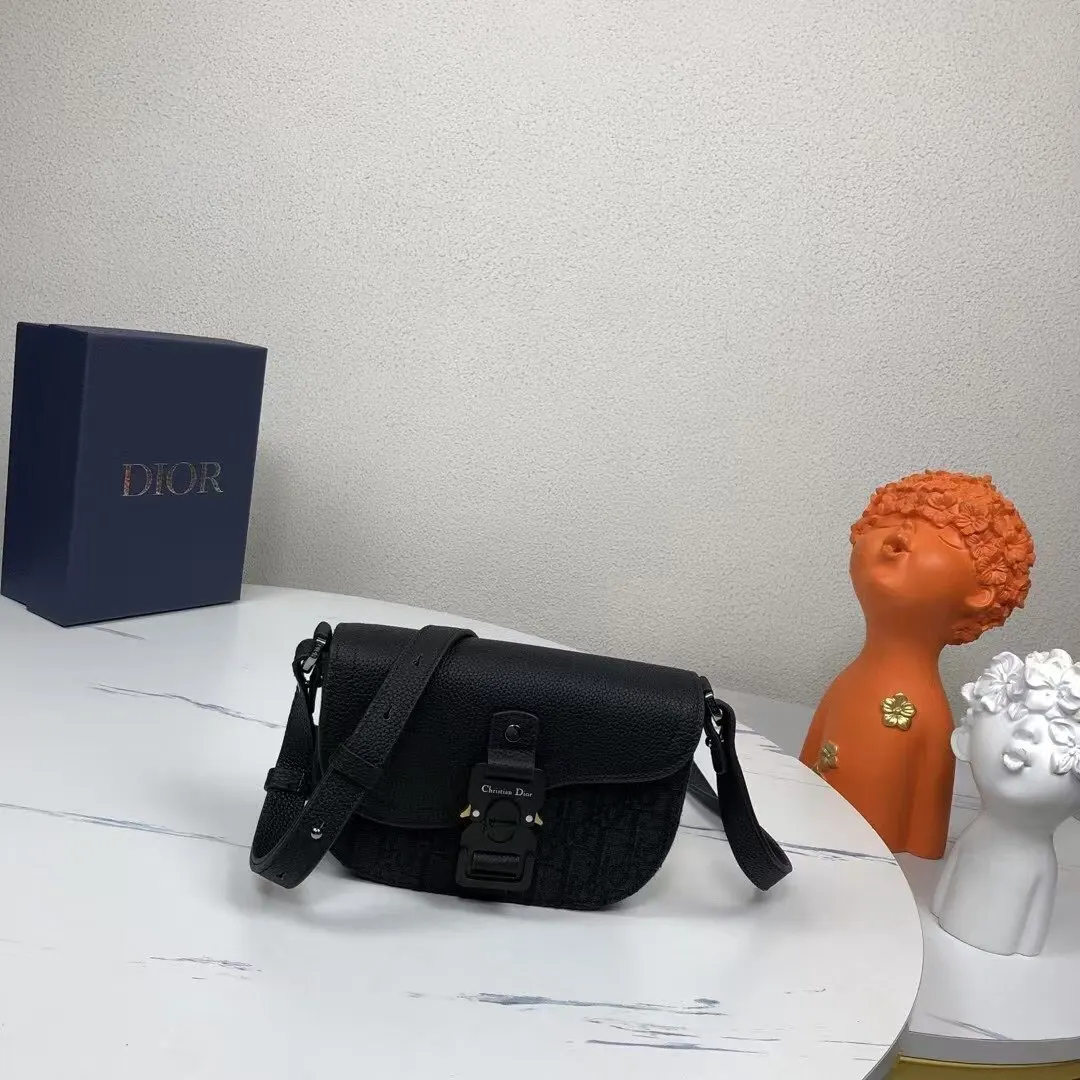 黑色 牛皮 市场 欢迎对比 马鞍手拿包附 精致手拿款