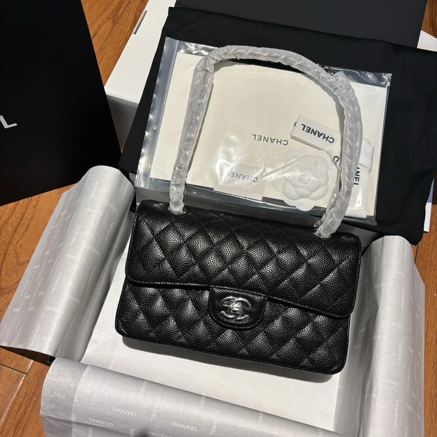 随便对比市场任何一家都没问题 只对比做得最牛的 此款 斜背包 輕便斜挎款
