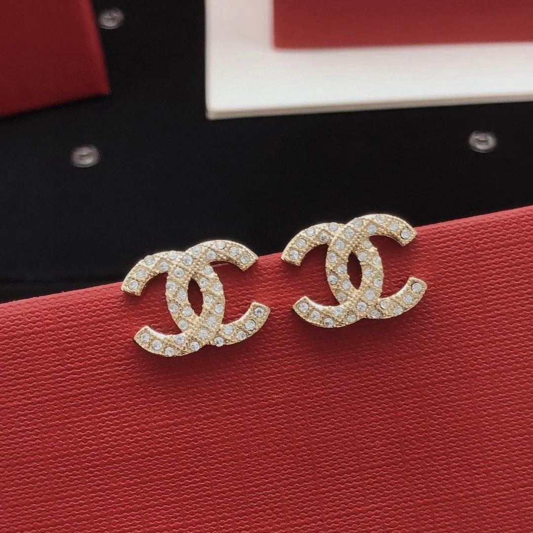 Chanel 双C 耳钉 小巧点缀 耳饰