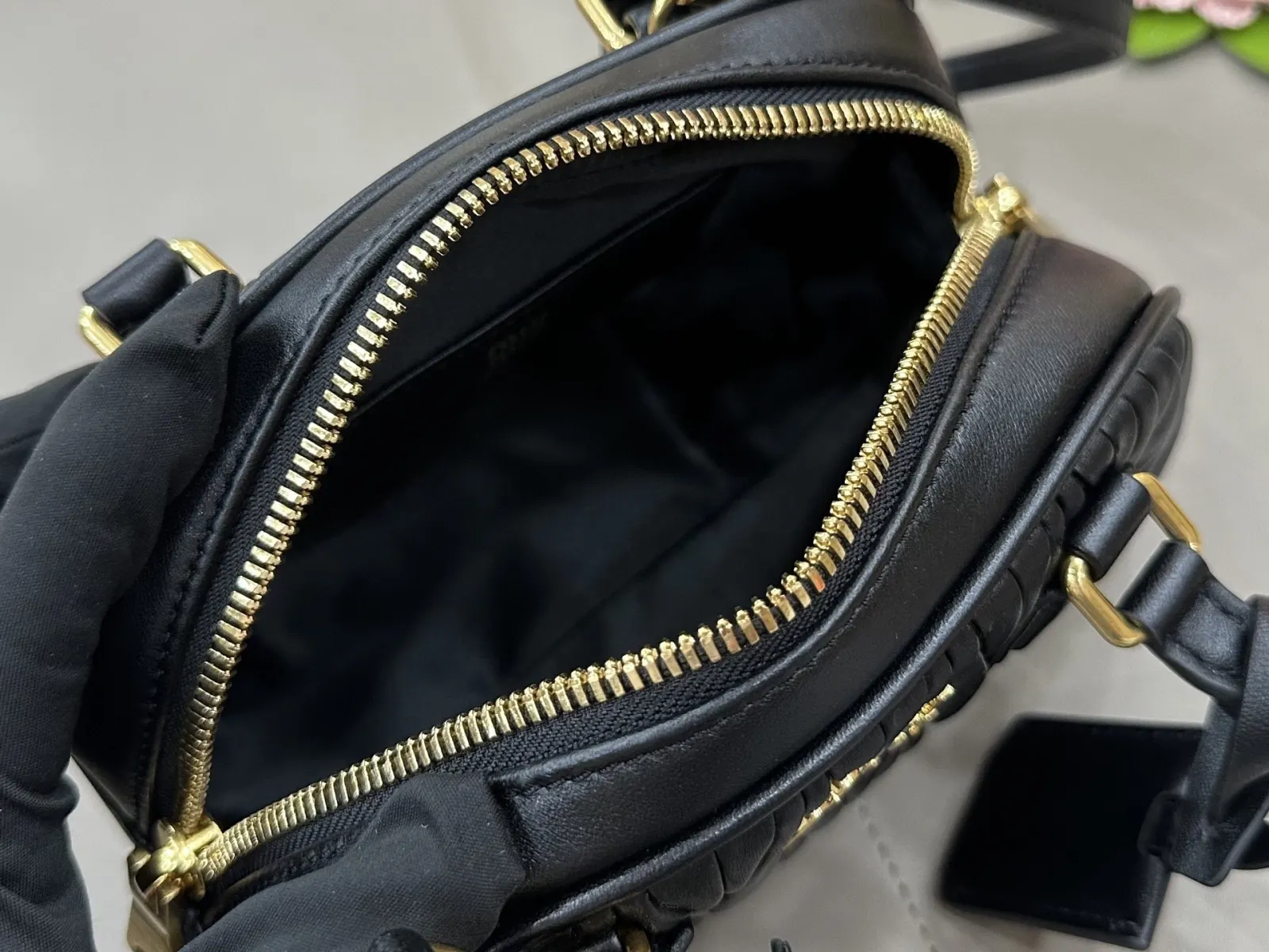 Black White Crossbody Bag Lightweight Image 9 Black White Crossbody Bag Lightweight Image 9