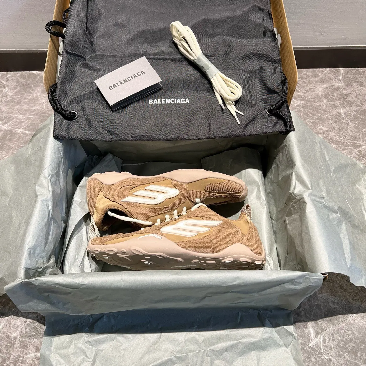 Balenciaga 單肩包 日常搭配款