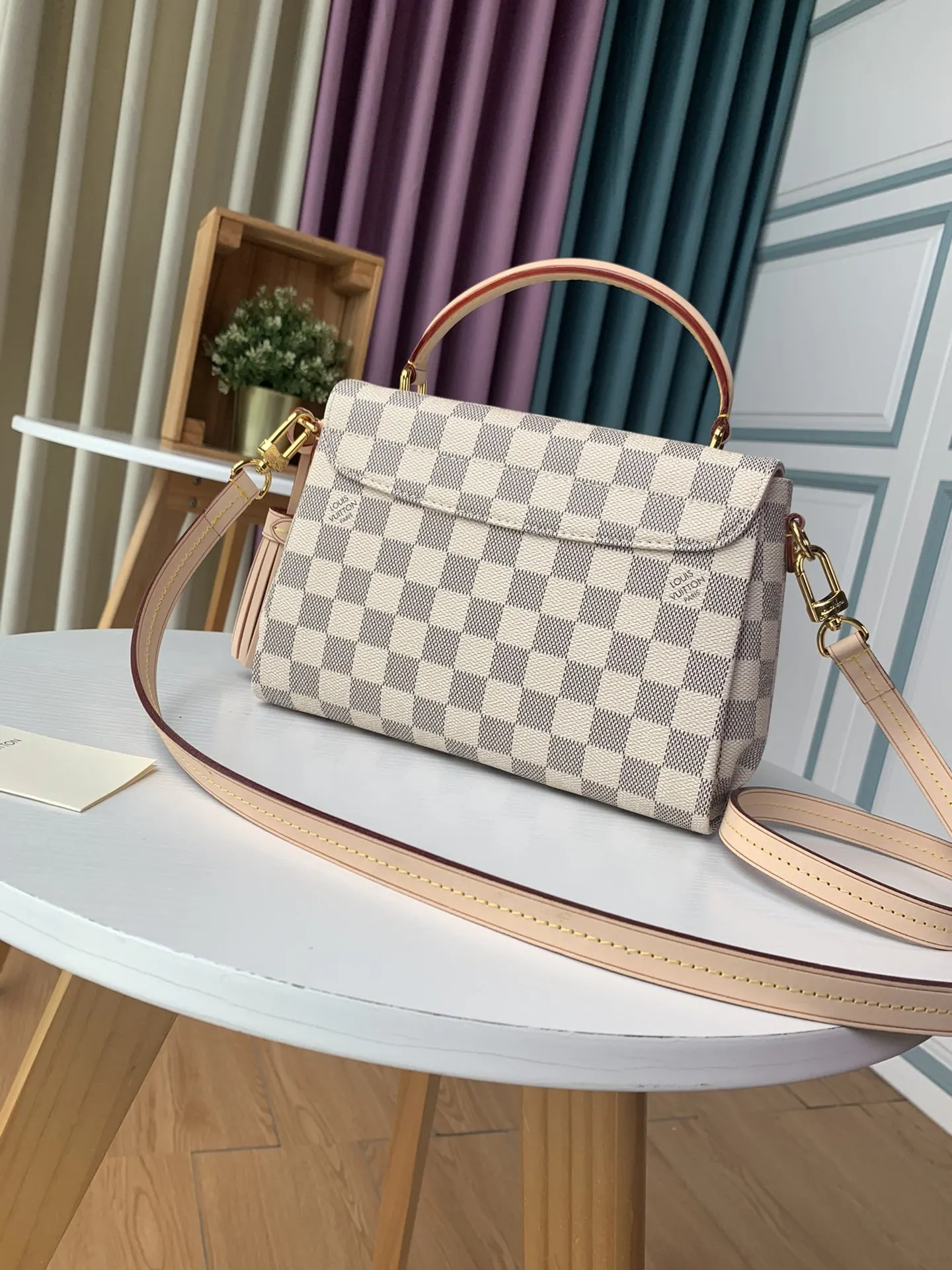 LV 品牌 精工之作 斜挎包 轻便斜挎款