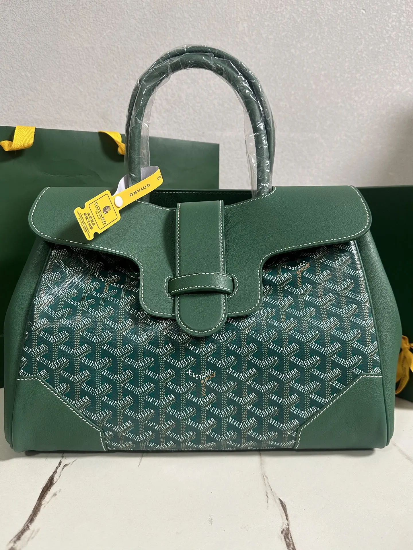 Goyard 小牛皮 无论包是打开还是合上 在内还是在外 它都能与女性生活 托特包 大容量托特款