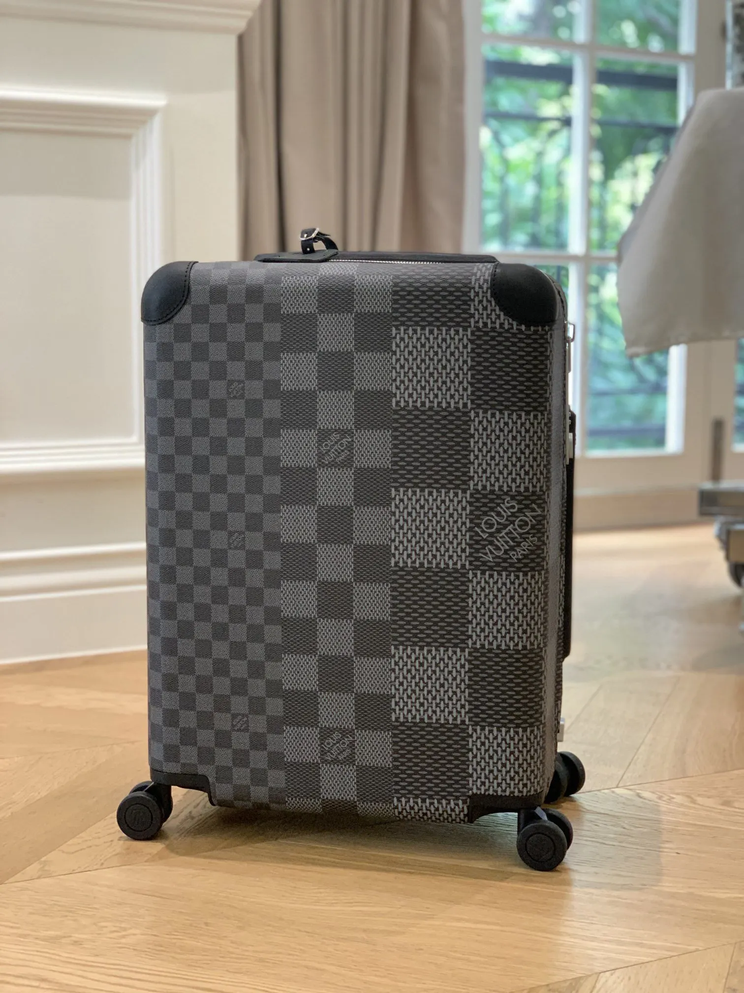 LV Horizon 深灰壓紋旅行箱 商務出行款