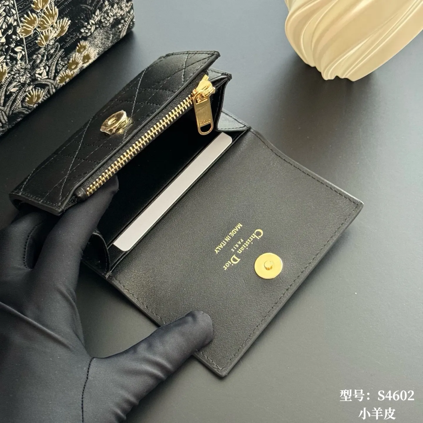 Dior Caro cowhide wallet, exquisite accessories