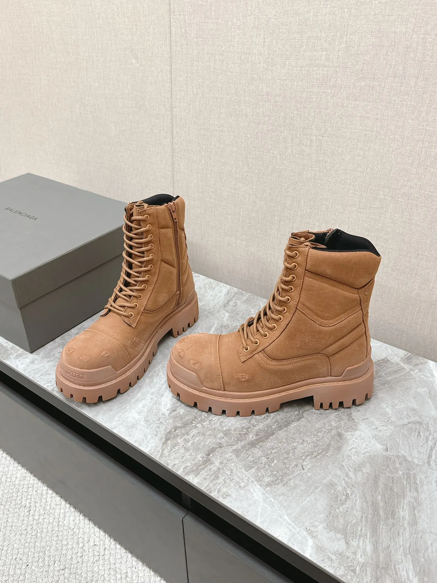 Balenciaga 黑色 Logo 運動鞋 休閒運動款