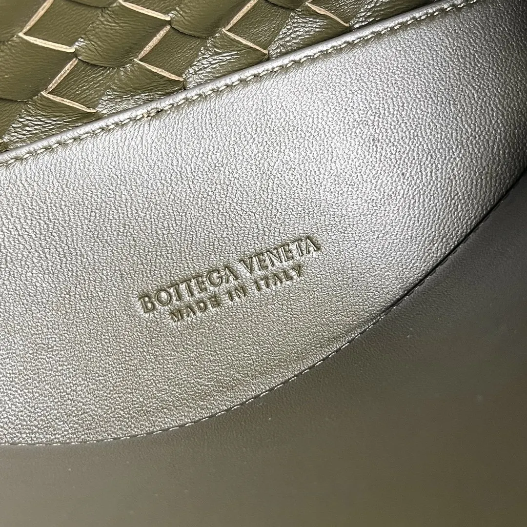 Bottega Veneta 金色 羊皮 斜背包 輕便斜挎款