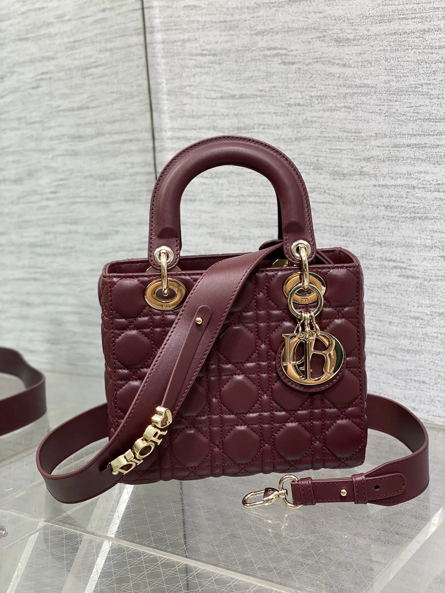Dior 黑色小标短袖T恤 极简款