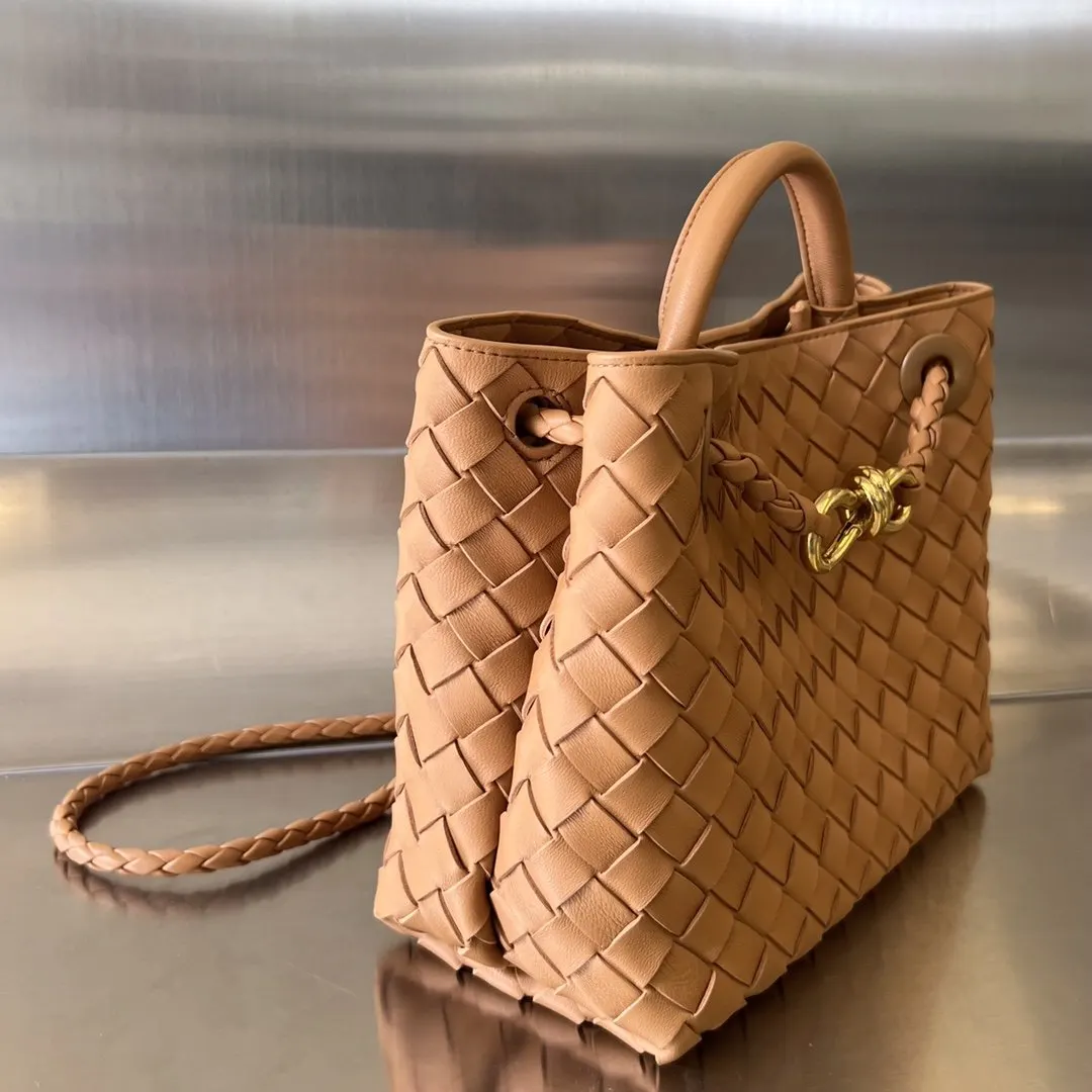 Bottega Veneta 金色 羊皮 斜背包 輕便斜挎款