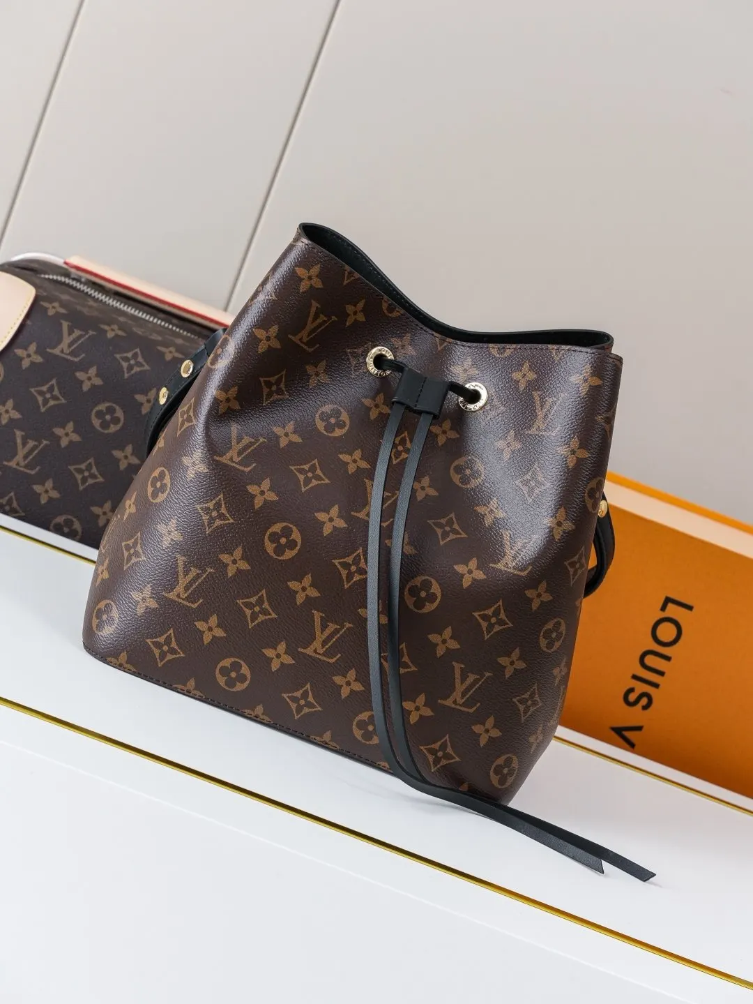 LV 老花 牛皮 收纳包 旅行收纳款