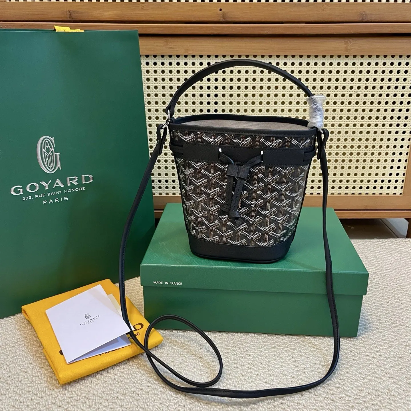 Goyard 皮革 轻盈小巧去始终保持标志性水桶百搭造型 水桶包 休閒水桶款