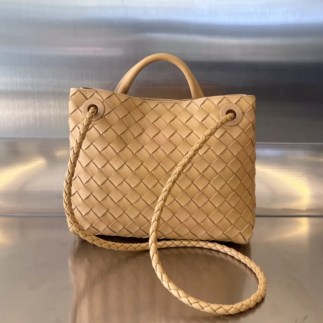 Bottega Veneta 金色 羊皮 斜背包 輕便斜挎款