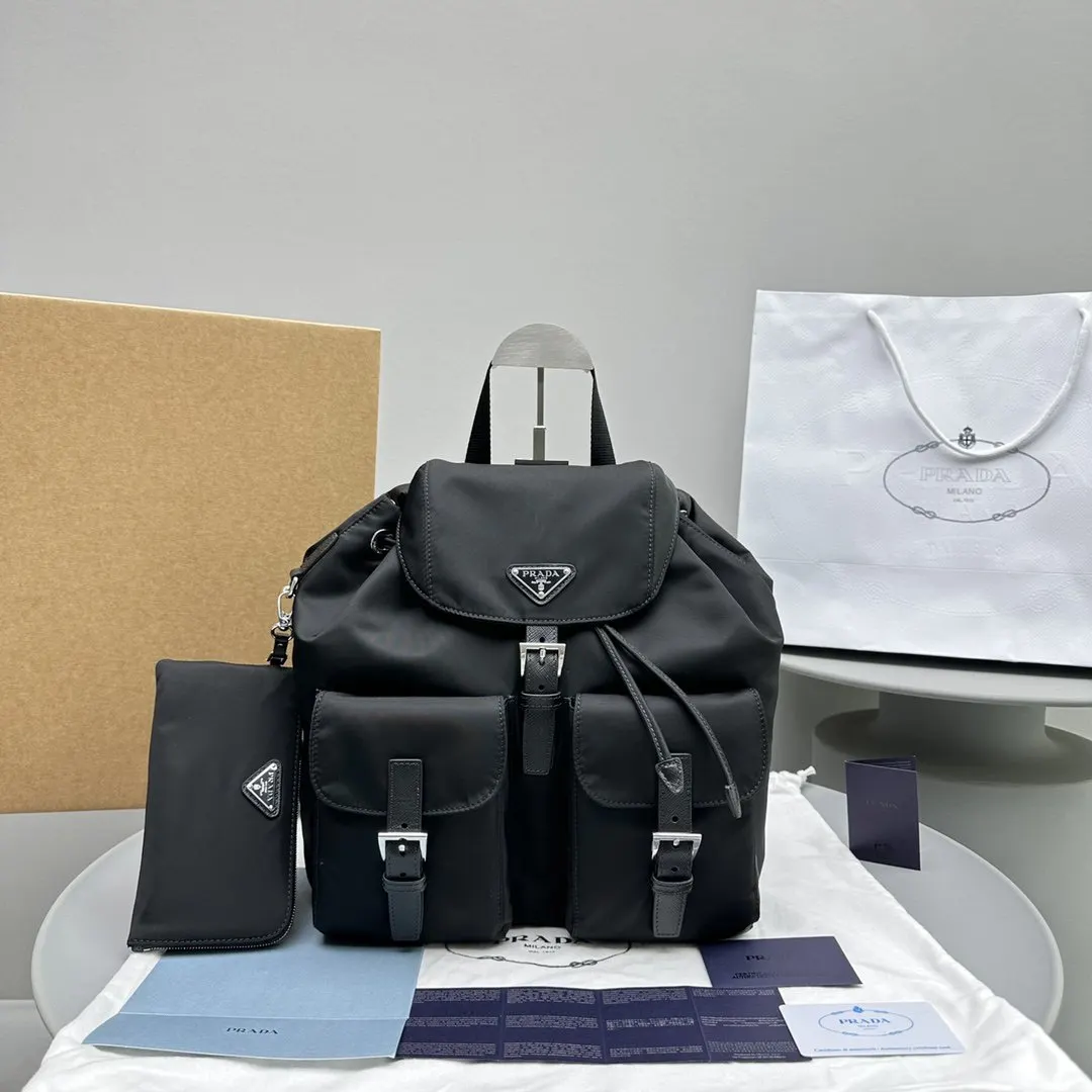 PRADA Saffiano十字纹牛皮 三角标 雙肩背包 輕便实用款