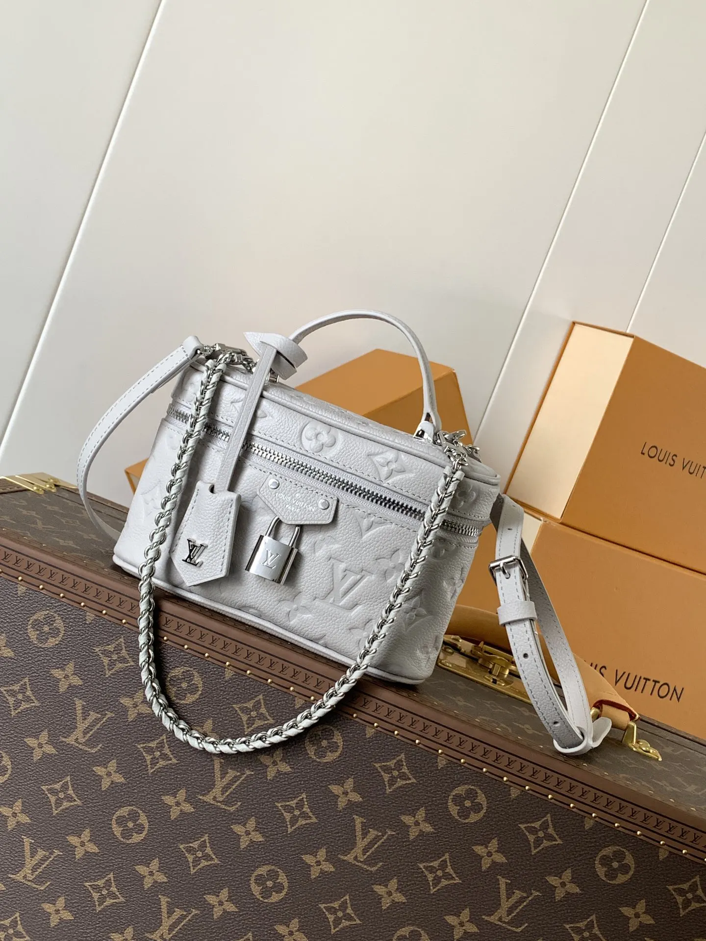 LV 灰色 牛皮 链条包 精致链条款