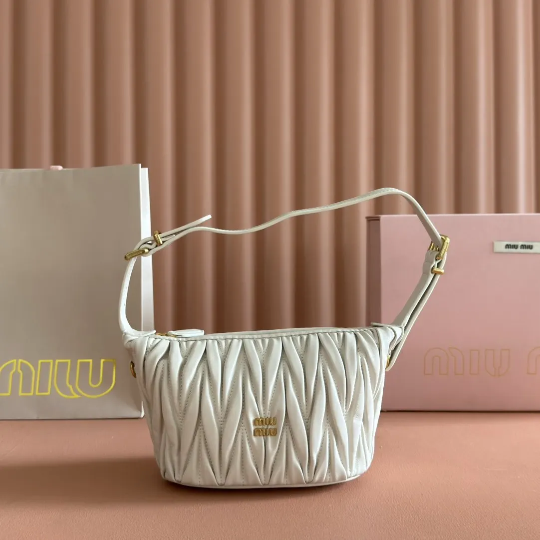 Miu 羊皮 手拿包 精致手拿款