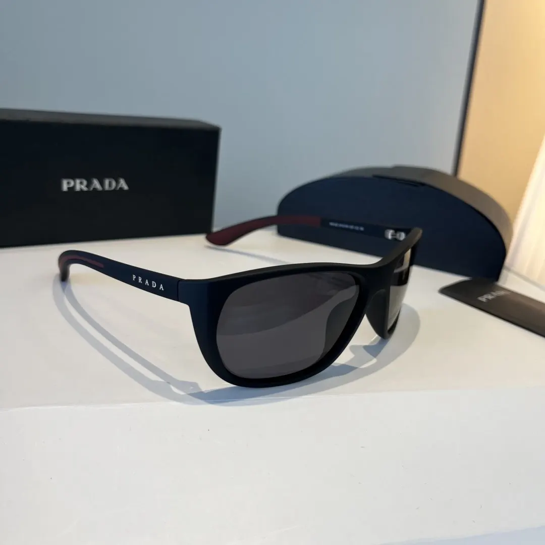 PRADA 太阳眼镜 時尚遮阳款
