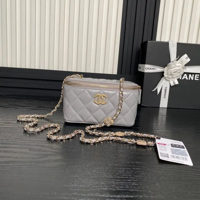 羊皮 Chane 化妆包 浮雕水钻 链条包 精致链条款
