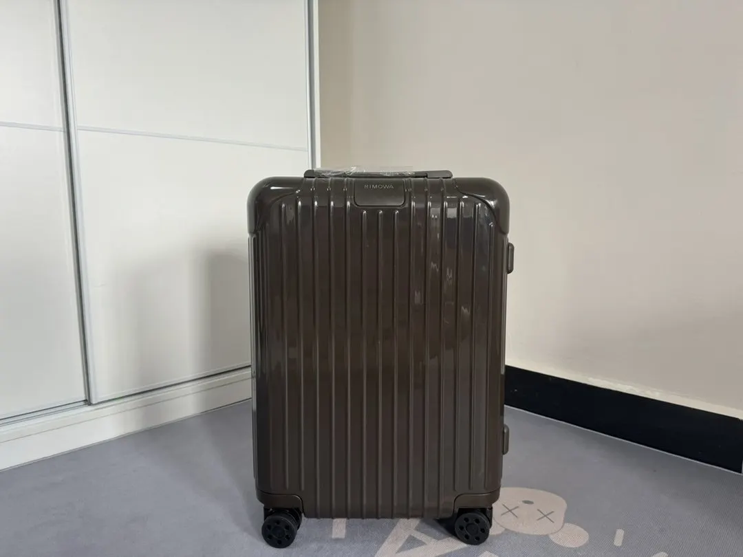 黑色 白色 Essential系列 雪松木 尺寸 行李箱 旅行拉杆款 輕便出行款