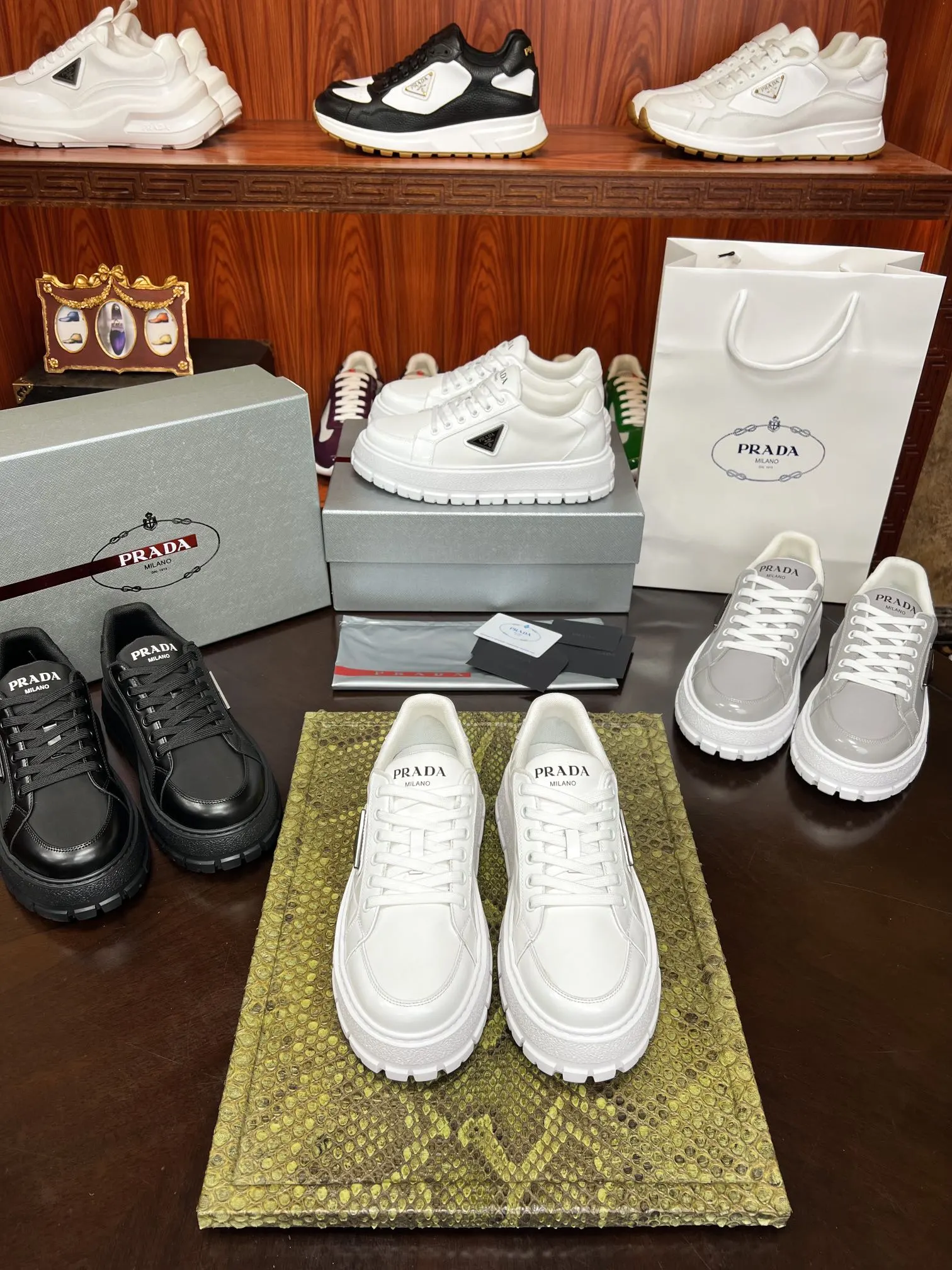 Prada Fashion Item Casual Versatile Leather