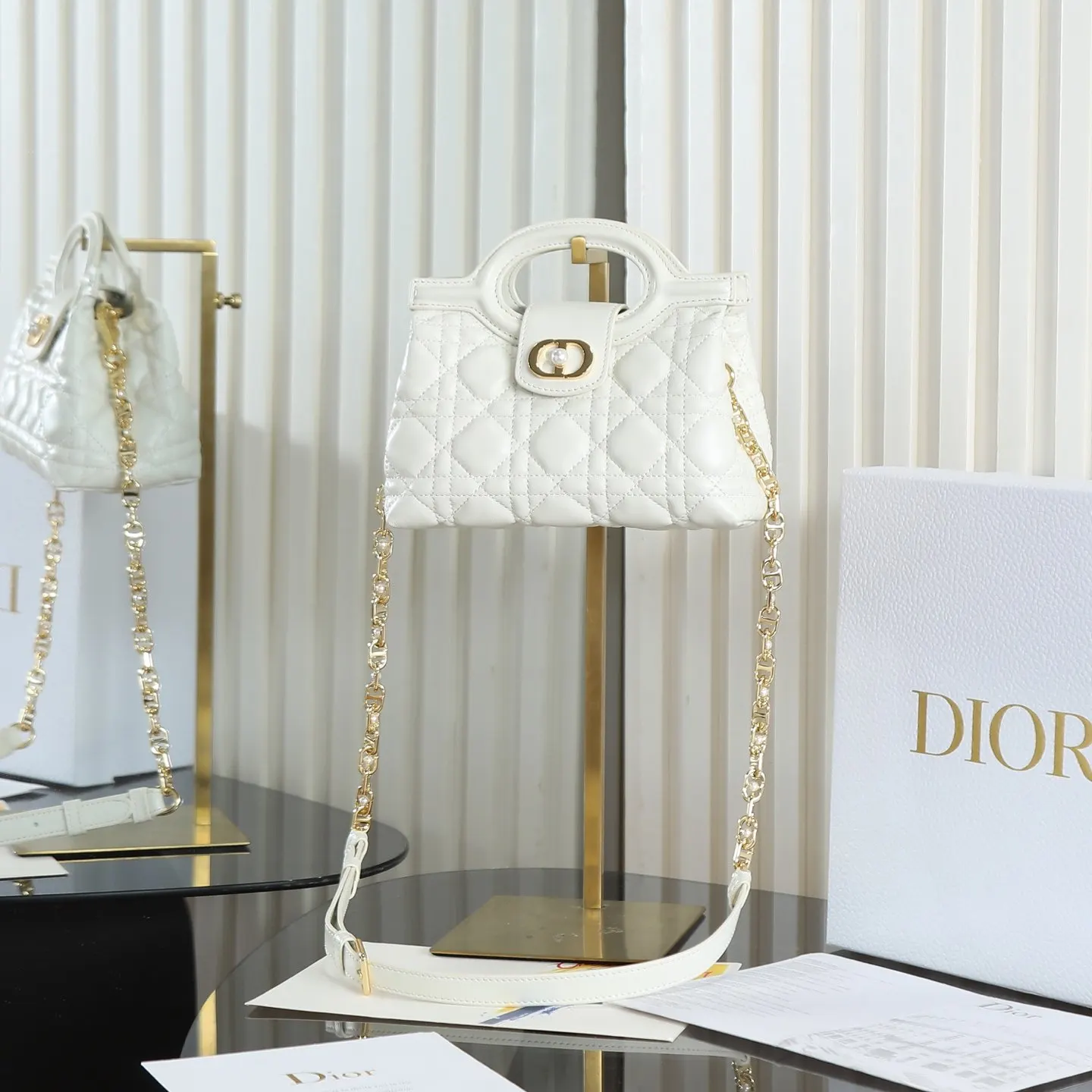 Dior 黑色羊皮卡夾 精緻配飾款