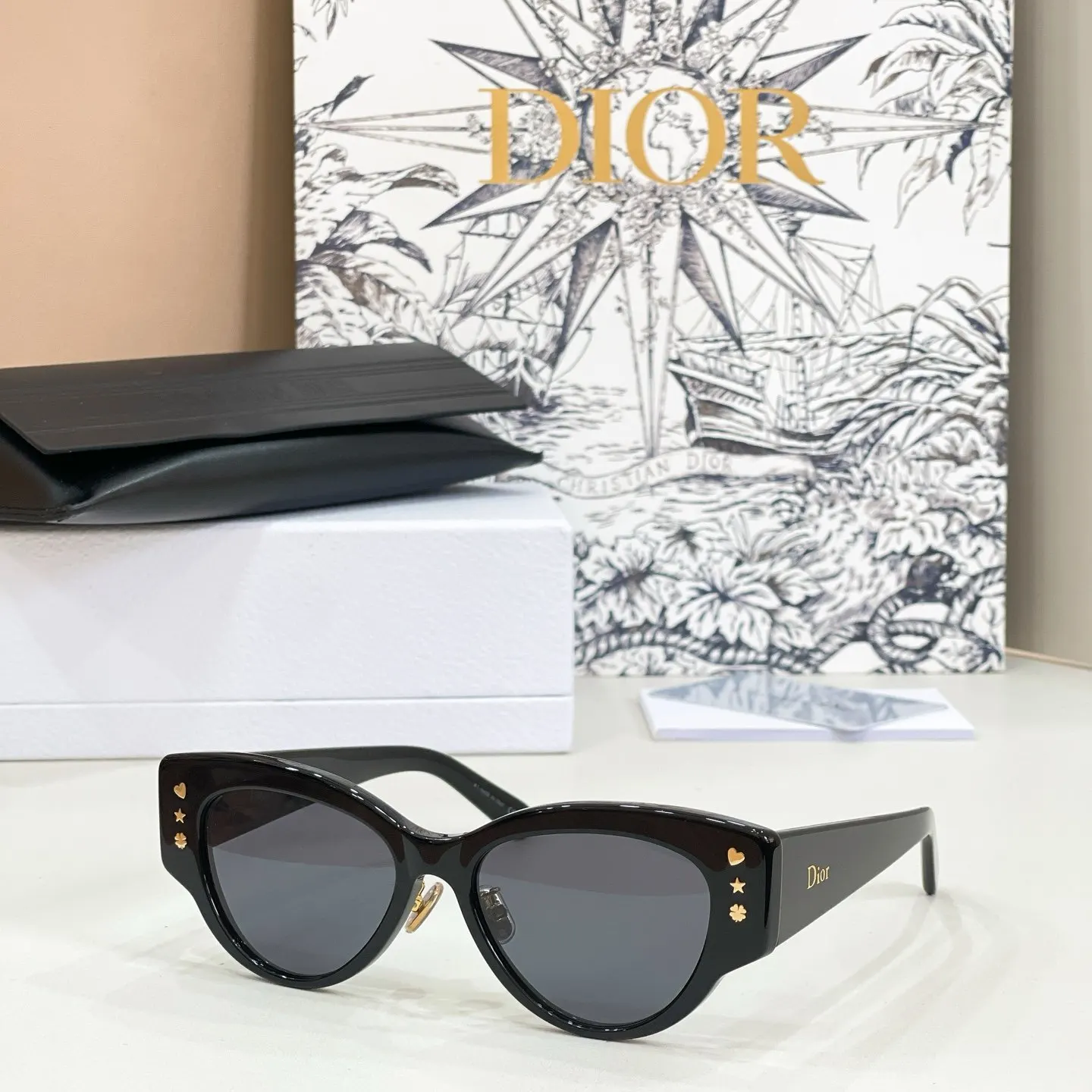 Dior 黑色宽框太陽鏡 復古遮陽款