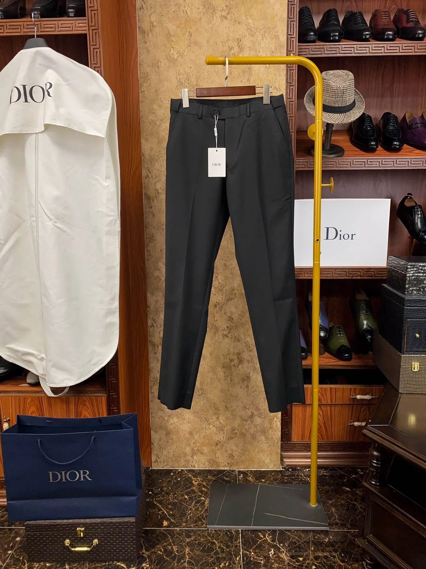 Dior trousers, exquisite wear
