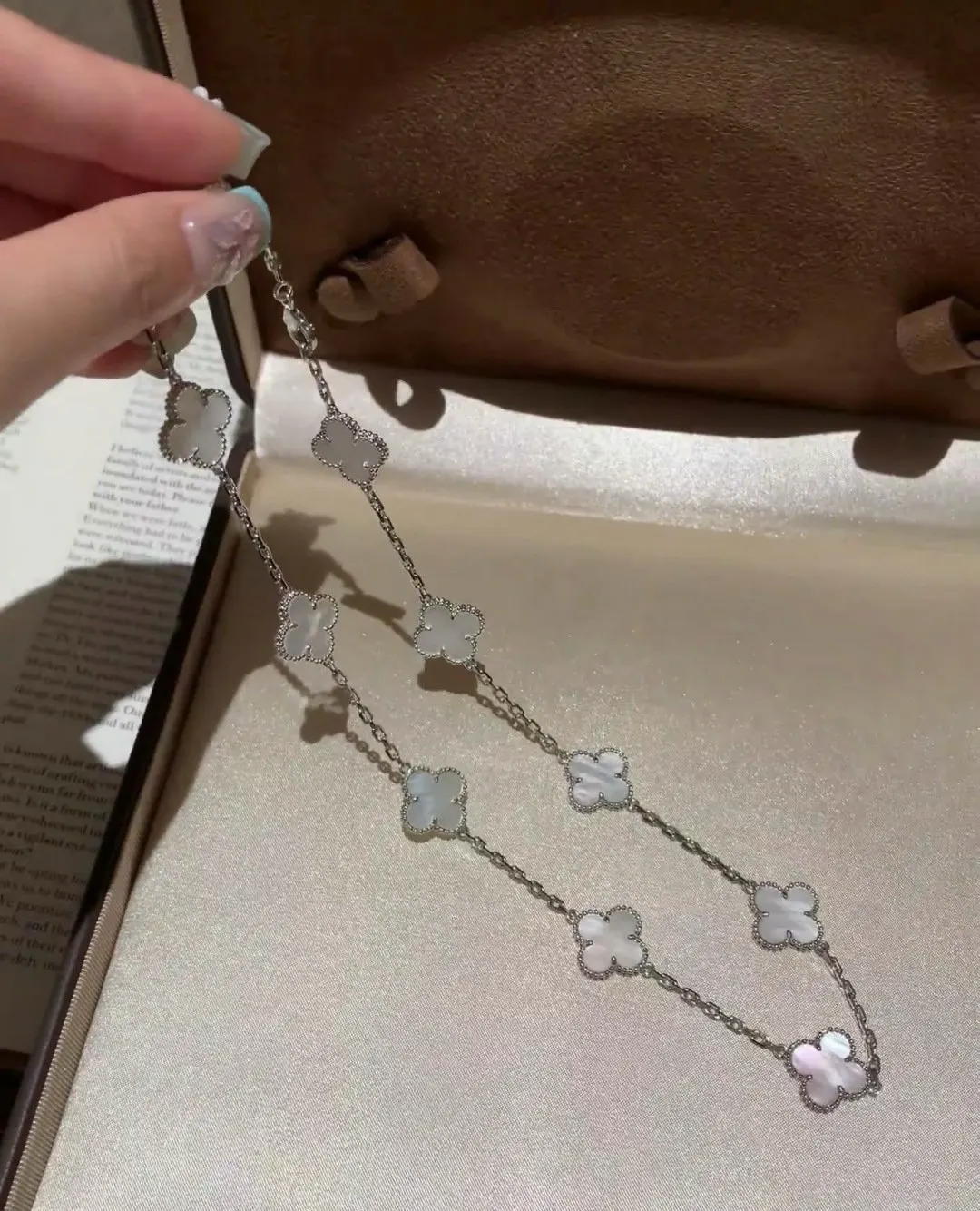 Van Cleef 贝母 四叶草 項鍊 精致锁骨链款