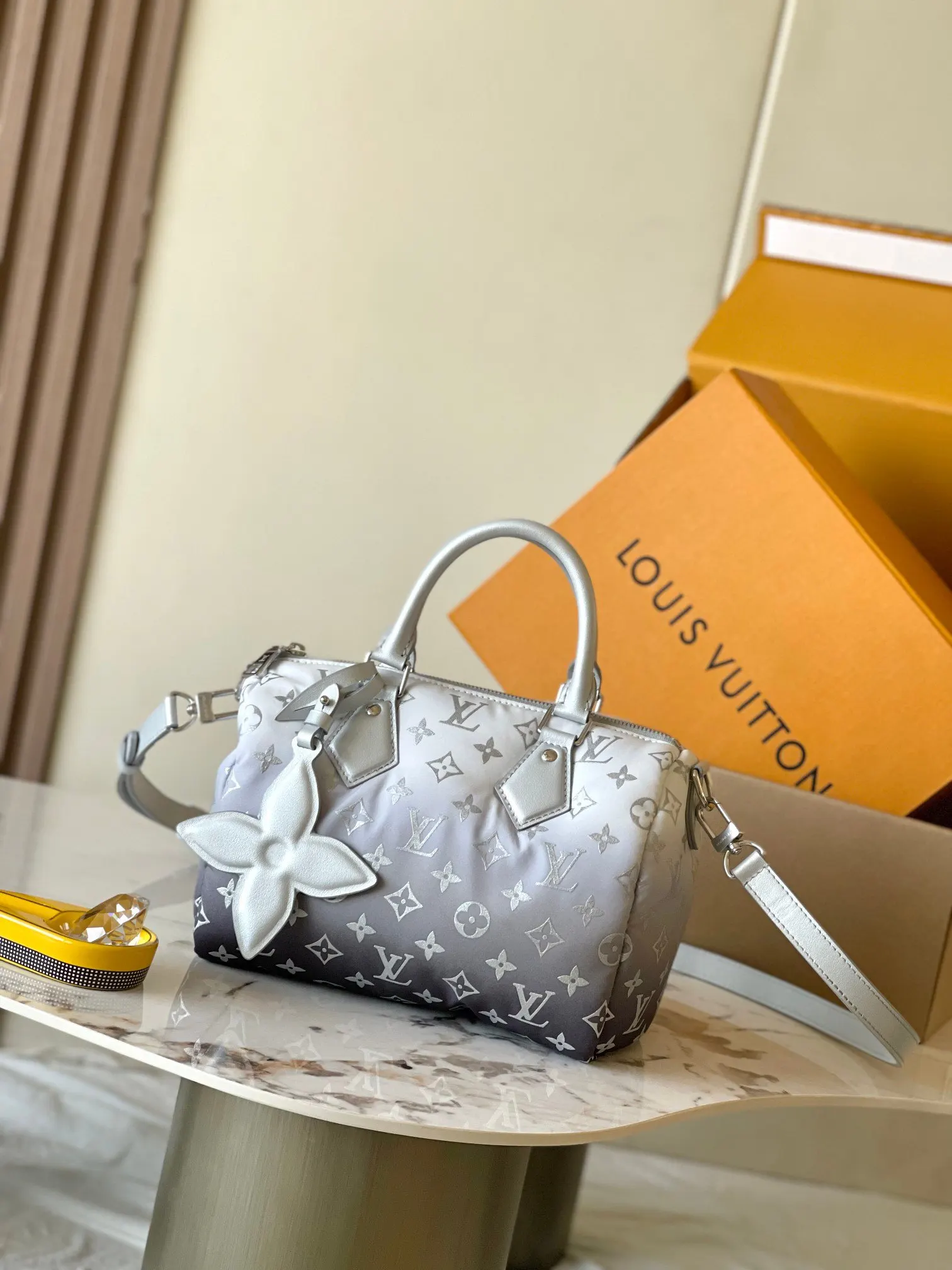 LV Speedy 銀色 手袋