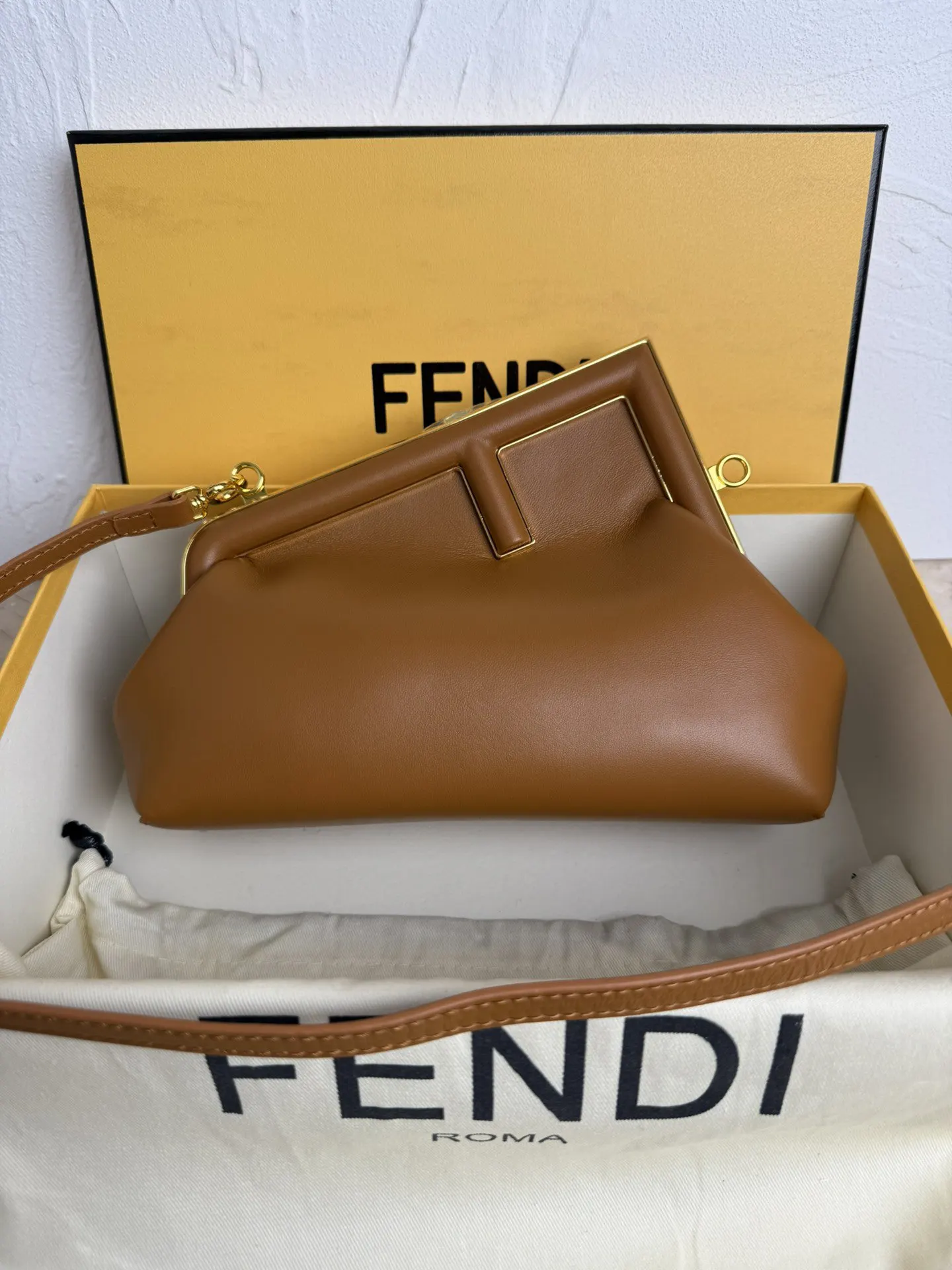 Fendi 粉色 金色 羊皮 手拿包 精致手拿款