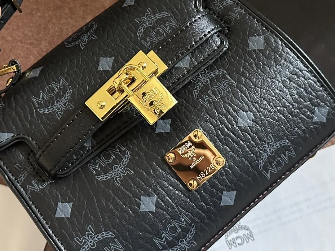 Kelly 黑色 牛皮 款号 MCM 經典款 Kelly凯莉手 斜背包 輕便斜挎款