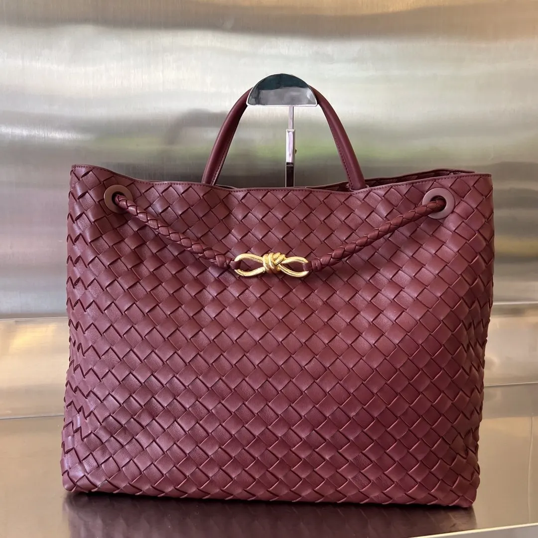 Bottega Veneta 金色 羊皮 斜背包 輕便斜挎款