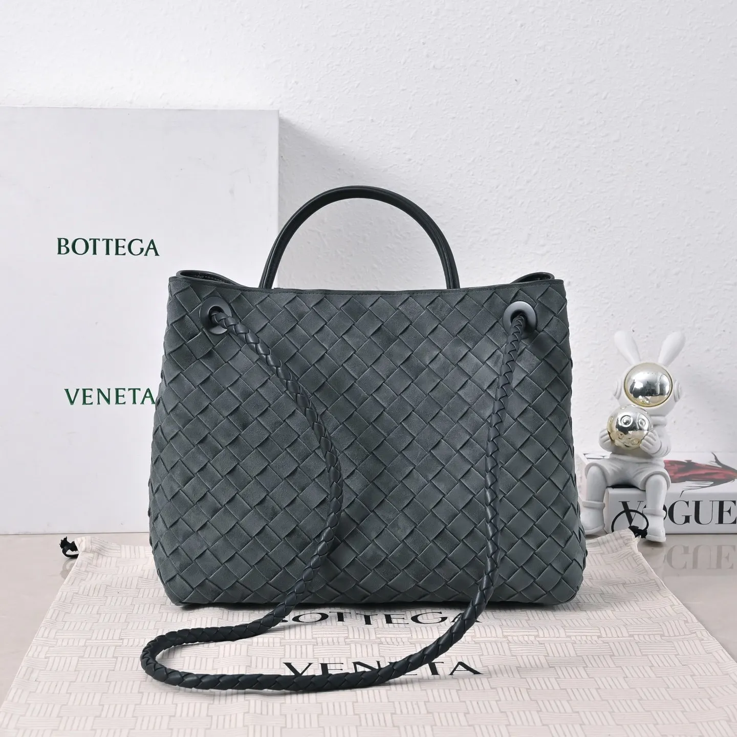 Bottega Veneta 麂皮 斜背包 輕便斜挎款