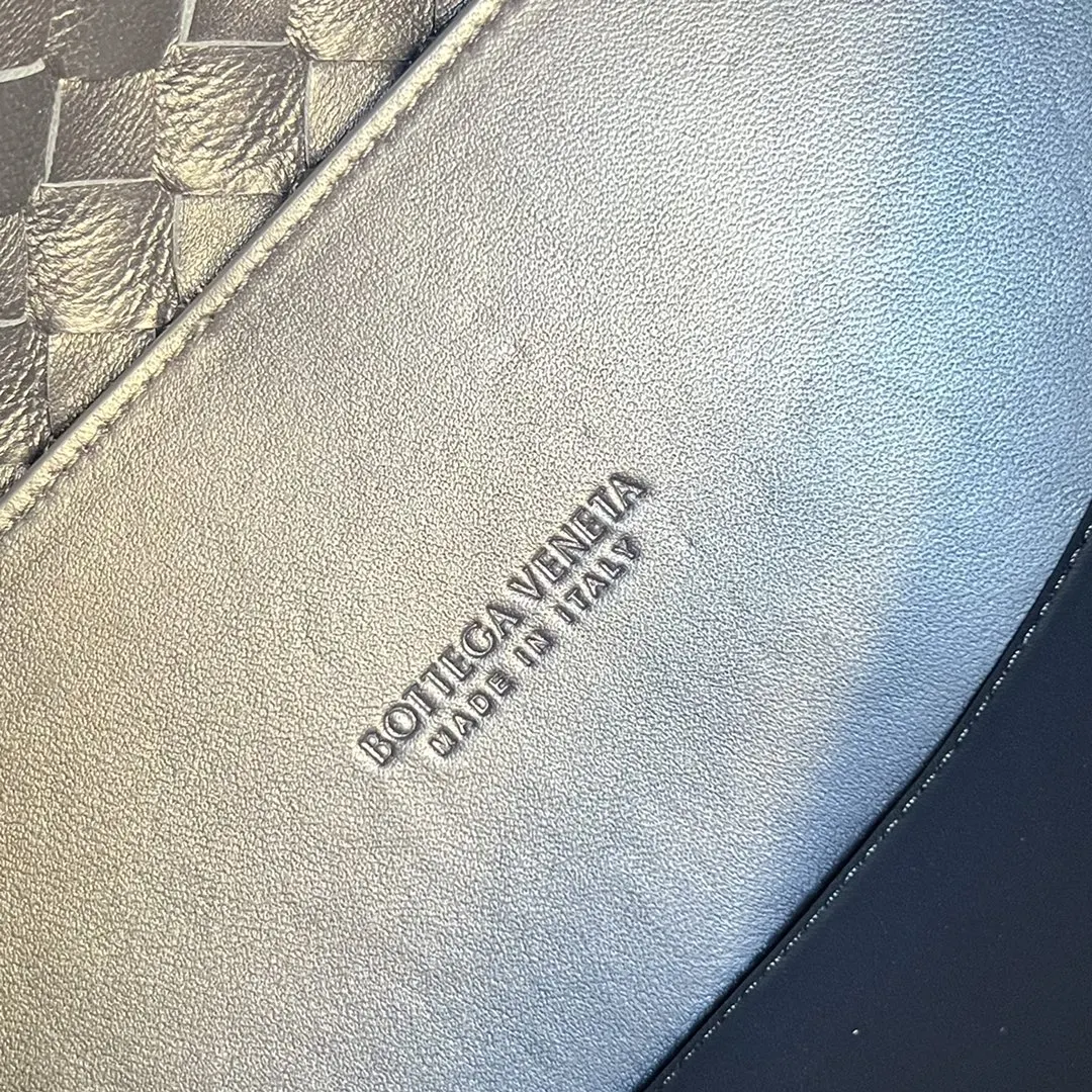 Bottega Veneta 金色 羊皮 斜背包 輕便斜挎款