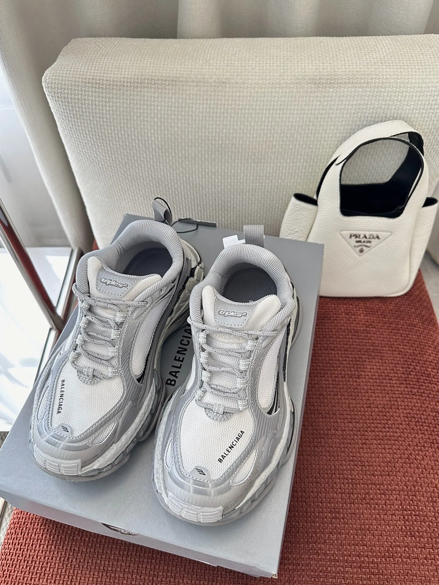 Balenciaga Triple S 灰色 牛皮 運動鞋 厚底休閒款