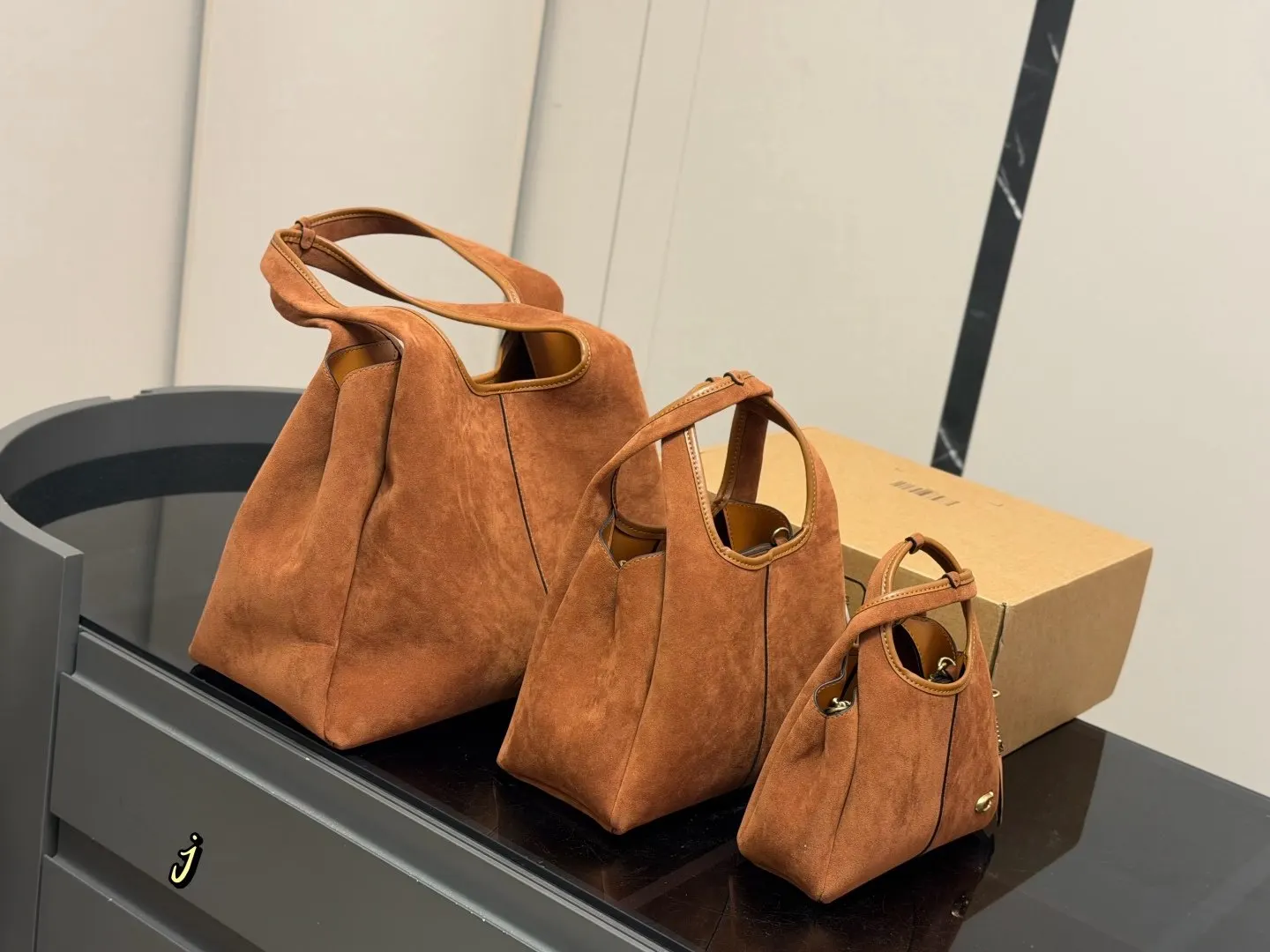 Coach 牛皮 托特包 大容量托特款