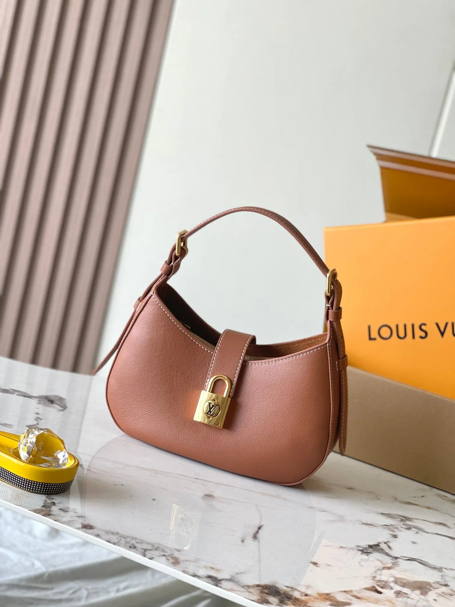 LV 牛皮 本款 Low Key Should 单肩包 日常单肩背款
