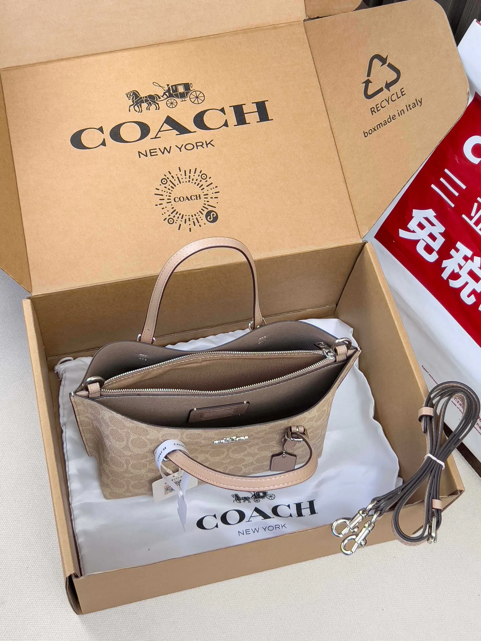Coach 图片 Mollie Tot 托特包 大容量托特款