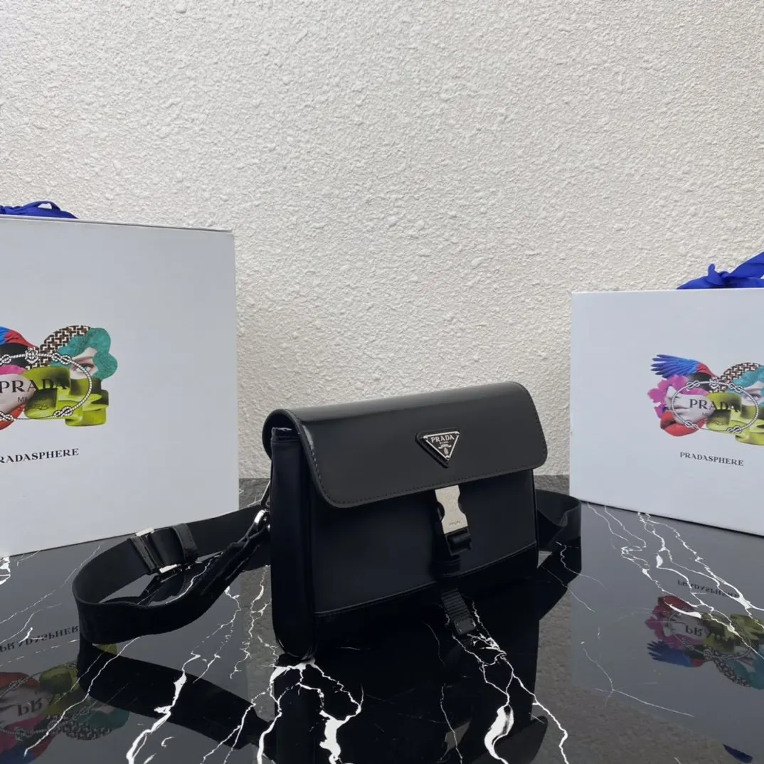 尼龙 再生尼龙纱线ECONYL®通过提纯海洋塑料 渔网和纺 斜挎包 轻便斜挎款