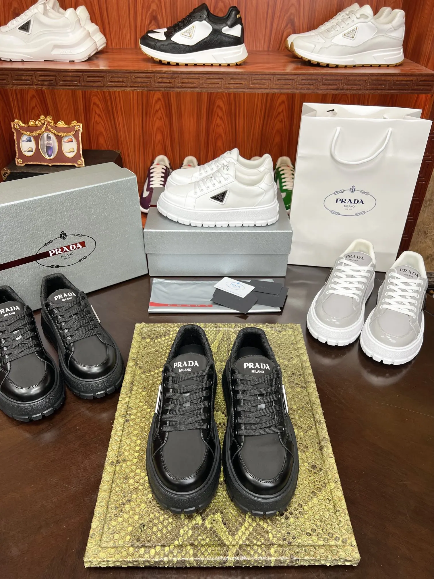 Prada Fashion Item Casual Versatile Leather