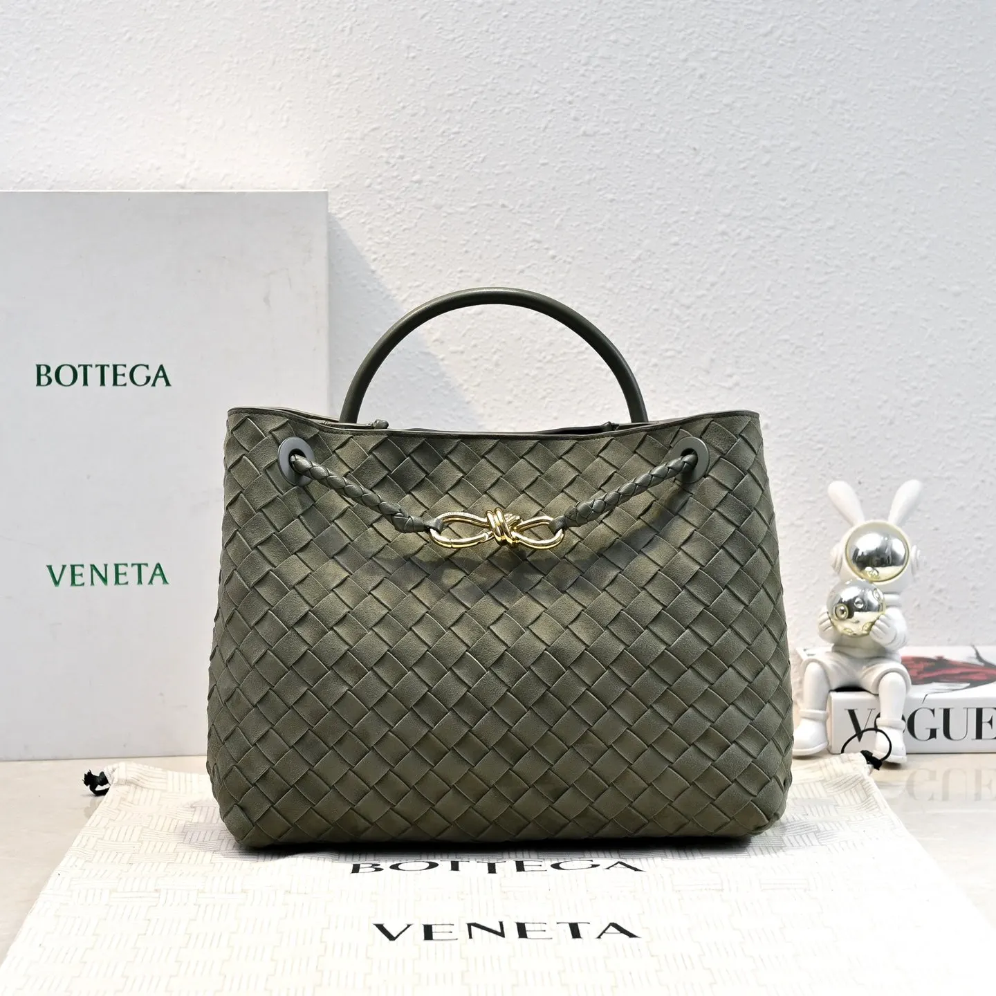 Bottega Veneta 麂皮 斜挎包 轻便斜挎款